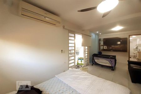 Casa à venda com 230m², 4 quartos e 1 vaga Casa à venda com 230m², 4 quartos e 1 vagaQuarto 4 - Suíte