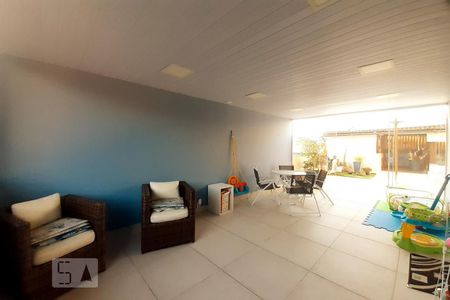 Casa à venda com 230m², 4 quartos e 1 vaga Casa à venda com 230m², 4 quartos e 1 vagaSaleta