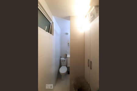 Casa à venda com 230m², 4 quartos e 1 vaga Casa à venda com 230m², 4 quartos e 1 vagaQuarto de Serviço