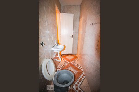 Banheiro de casa para alugar com 2 quartos, 75m² em Vila Amália (zona Norte), São Paulo