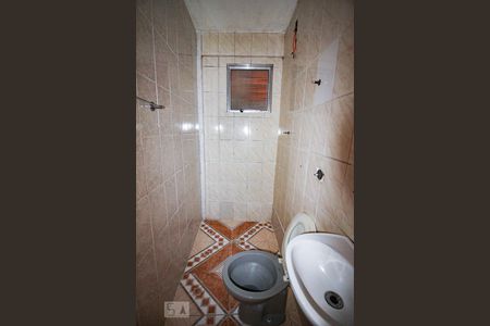 Banheiro de casa para alugar com 2 quartos, 75m² em Vila Amália (zona Norte), São Paulo
