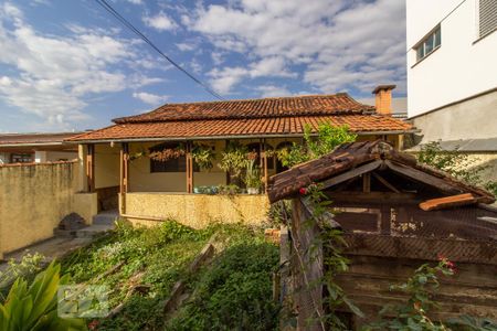 Casa à venda com 400m², 4 quartos e 3 vagas Casa à venda com 400m², 4 quartos e 3 vagasVista da Suíte 1