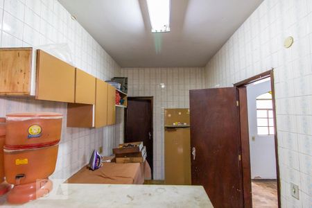 Casa à venda com 400m², 4 quartos e 3 vagas Casa à venda com 400m², 4 quartos e 3 vagasCasa dos Fundos - Cozinha