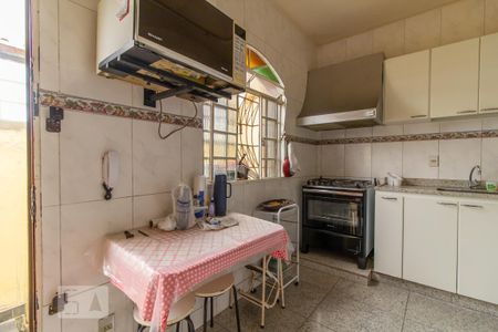 Casa à venda com 400m², 4 quartos e 3 vagas Casa à venda com 400m², 4 quartos e 3 vagasCozinha