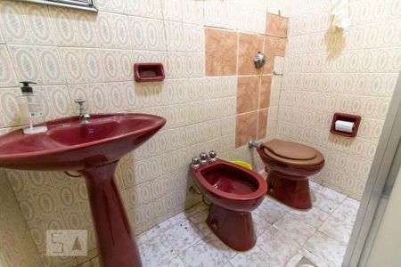 Casa à venda com 400m², 4 quartos e 3 vagas Casa à venda com 400m², 4 quartos e 3 vagasCasa dos Fundos - Banheiro