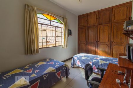 Casa à venda com 400m², 4 quartos e 3 vagas Casa à venda com 400m², 4 quartos e 3 vagasQuarto 2