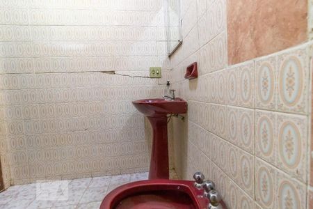 Casa à venda com 400m², 4 quartos e 3 vagas Casa à venda com 400m², 4 quartos e 3 vagasCasa dos Fundos - Banheiro