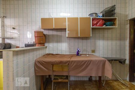 Casa à venda com 400m², 4 quartos e 3 vagas Casa à venda com 400m², 4 quartos e 3 vagasCasa dos Fundos - Cozinha