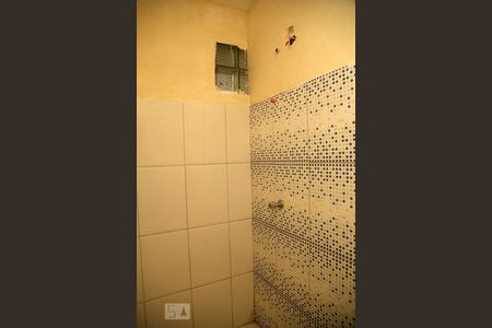 Banheiro de kitnet/studio para alugar com 1 quarto, 30m² em Vila Santa Luzia, Taboão da Serra