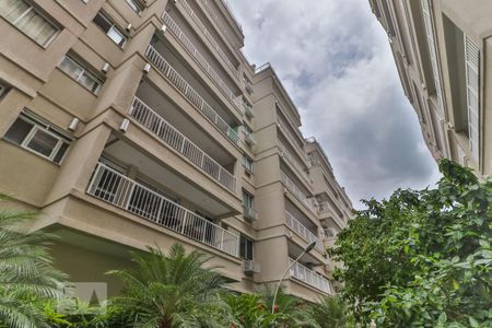 Apartamento à venda com 62m², 2 quartos e 1 vagaFachadas