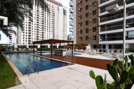 Apartamento para alugar com 73m², 2 quartos e 1 vagaÁrea comum - Piscina