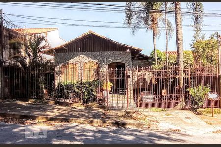 Casa à venda com 240m², 3 quartos e 4 vagas