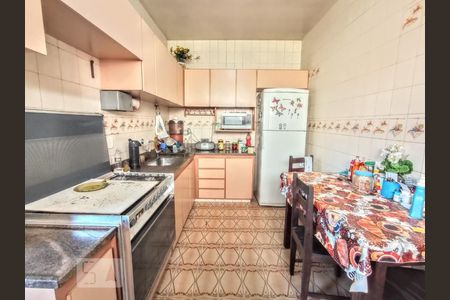 Casa à venda com 240m², 3 quartos e 4 vagas