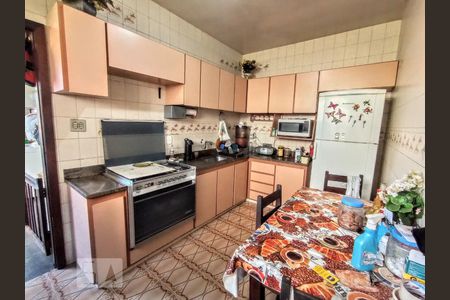 Casa à venda com 3 quartos, 240m² em Santa Amelia, Belo Horizonte