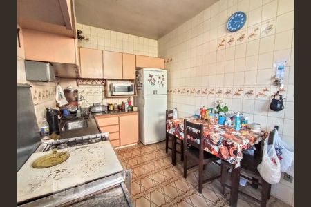 Casa à venda com 240m², 3 quartos e 4 vagas