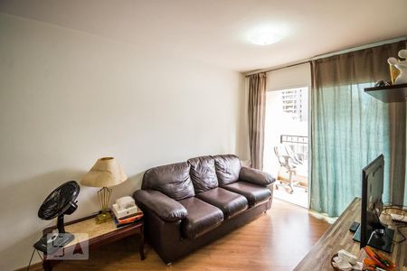 Sala de apartamento para alugar com 3 quartos, 80m² em Cambuí, Campinas