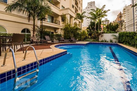 Apartamento à venda com 80m², 3 quartos e 2 vagasÁrea comum - Piscina
