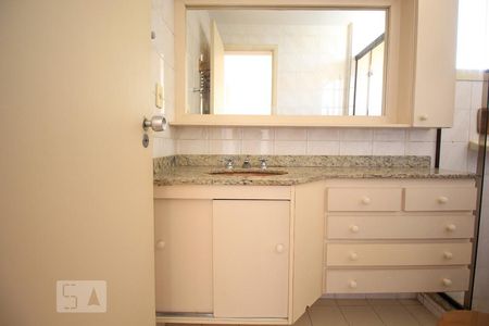 Apartamento para alugar com 70m², 2 quartos e 1 vaga Apartamento para alugar com 70m², 2 quartos e 1 vagaBanheiro da suite - Quarto 2