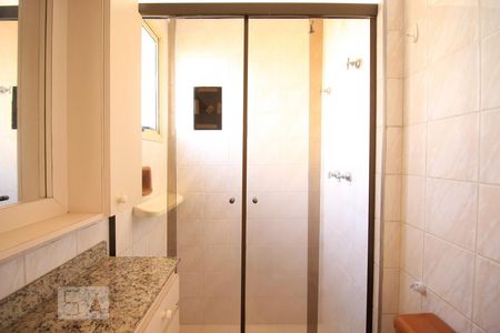 Apartamento para alugar com 70m², 2 quartos e 1 vaga Apartamento para alugar com 70m², 2 quartos e 1 vagaBanheiro da suite - Quarto 2