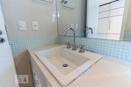 Apartamento à venda com 99m², 2 quartos e 2 vagas Apartamento à venda com 99m², 2 quartos e 2 vagasBanheiro da Suíte