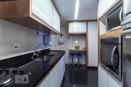 Apartamento à venda com 99m², 2 quartos e 2 vagas Apartamento à venda com 99m², 2 quartos e 2 vagasCozinha