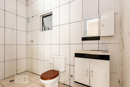 Banheiro de casa à venda com 8 quartos, 400m² em Vila Carmosina, São Paulo