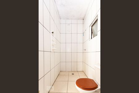 Banheiro de casa à venda com 8 quartos, 400m² em Vila Carmosina, São Paulo