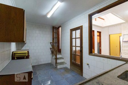 Casa à venda com 180m², 5 quartos e 2 vagas Casa à venda com 180m², 5 quartos e 2 vagasCozinha 1º Andar