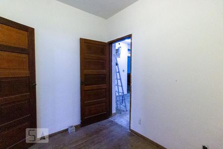 Casa à venda com 180m², 5 quartos e 2 vagas Casa à venda com 180m², 5 quartos e 2 vagasQuarto 2