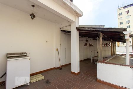 Casa à venda com 180m², 5 quartos e 2 vagas Casa à venda com 180m², 5 quartos e 2 vagasTerraço