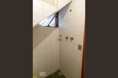 Casa à venda com 180m², 5 quartos e 2 vagas Casa à venda com 180m², 5 quartos e 2 vagasBanheiro Suite 2º Andar