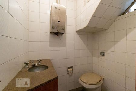 Casa à venda com 180m², 5 quartos e 2 vagas Casa à venda com 180m², 5 quartos e 2 vagasBanheiro Suite 2º Andar