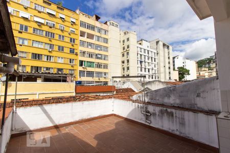 Casa à venda com 180m², 5 quartos e 2 vagas Casa à venda com 180m², 5 quartos e 2 vagasTerraço
