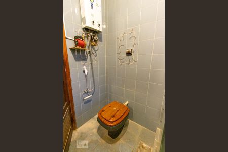 Casa à venda com 180m², 5 quartos e 2 vagas Casa à venda com 180m², 5 quartos e 2 vagasBanheiro Corredor 1º Andar