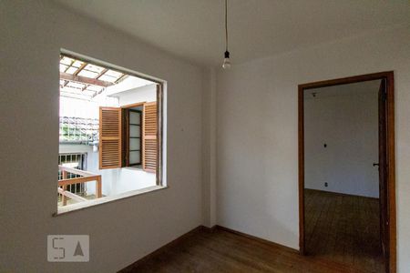 Casa à venda com 180m², 5 quartos e 2 vagas Casa à venda com 180m², 5 quartos e 2 vagasSuite 2º Andar