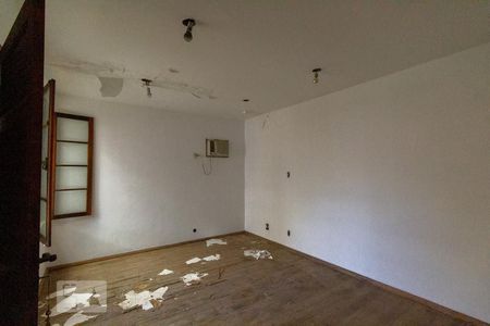 Casa à venda com 180m², 5 quartos e 2 vagas Casa à venda com 180m², 5 quartos e 2 vagasQuarto 4 2º Andar