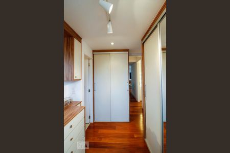 Apartamento à venda com 79m², 2 quartos e 2 vagasCloset da suíte