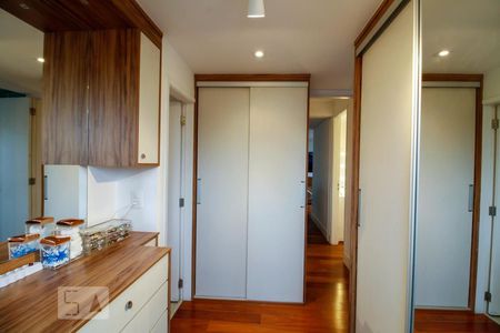 Apartamento à venda com 79m², 2 quartos e 2 vagasCloset da suíte