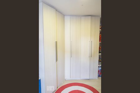 Casa à venda com 13984m², 3 quartos e 2 vagas Casa à venda com 13984m², 3 quartos e 2 vagasQuarto 1