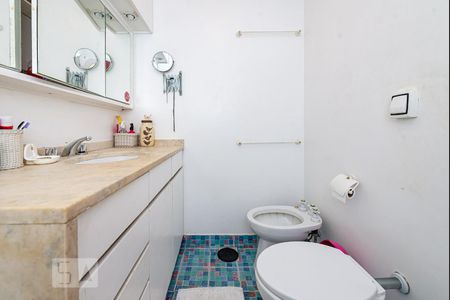 Apartamento à venda com 260m², 3 quartos e 2 vagas Apartamento à venda com 260m², 3 quartos e 2 vagasBanheiro da Suíte 1