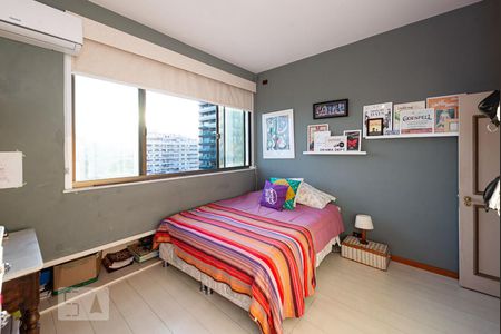 Apartamento à venda com 260m², 3 quartos e 2 vagas Apartamento à venda com 260m², 3 quartos e 2 vagasQuarto 2