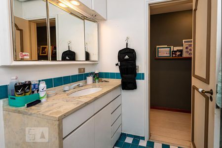 Apartamento à venda com 260m², 3 quartos e 2 vagas Apartamento à venda com 260m², 3 quartos e 2 vagasBanheiro Social