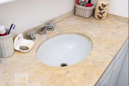 Apartamento à venda com 260m², 3 quartos e 2 vagas Apartamento à venda com 260m², 3 quartos e 2 vagasBanheiro da Suíte 1