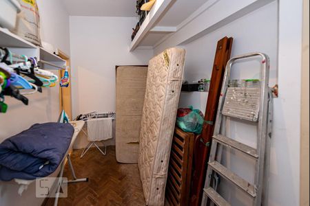 Apartamento à venda com 260m², 3 quartos e 2 vagas Apartamento à venda com 260m², 3 quartos e 2 vagasQuarto de Serviço