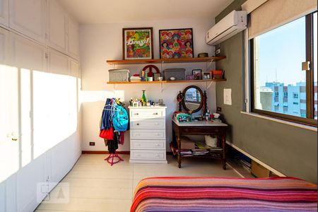 Apartamento à venda com 260m², 3 quartos e 2 vagas Apartamento à venda com 260m², 3 quartos e 2 vagasQuarto 2