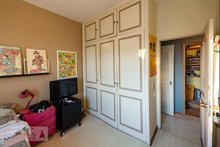 Apartamento à venda com 260m², 3 quartos e 2 vagas Apartamento à venda com 260m², 3 quartos e 2 vagasQuarto 1
