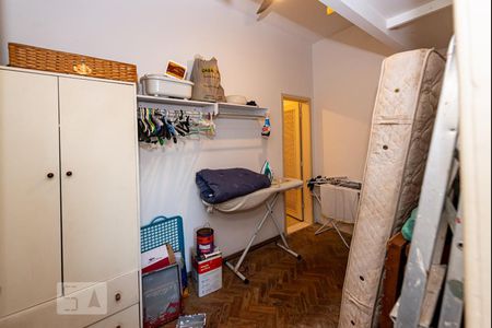 Apartamento à venda com 260m², 3 quartos e 2 vagas Apartamento à venda com 260m², 3 quartos e 2 vagasQuarto de Serviço