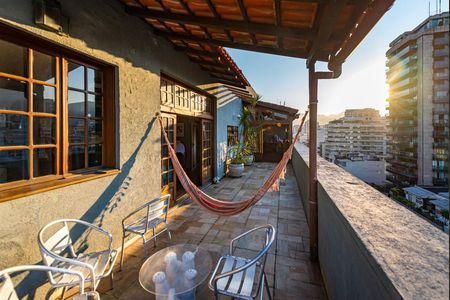 Apartamento à venda com 260m², 3 quartos e 2 vagas Apartamento à venda com 260m², 3 quartos e 2 vagasVaranda da Sala