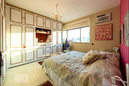 Apartamento à venda com 260m², 3 quartos e 2 vagas Apartamento à venda com 260m², 3 quartos e 2 vagasSuíte