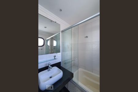 Banheiro da suíte de apartamento à venda com 3 quartos, 135m² em Aclimação, São Paulo
